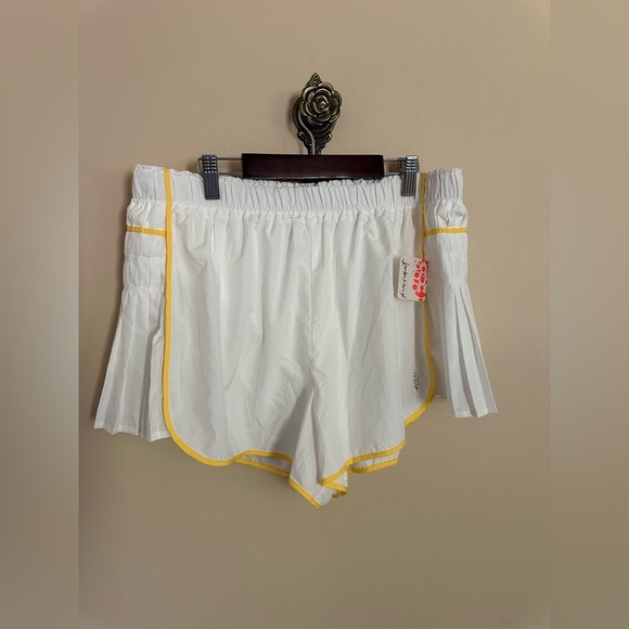 NWT FREE PEOPLE FP Movement Easy Tiger Shorts White w/ Mango Combo Large - Picture 2 of 8